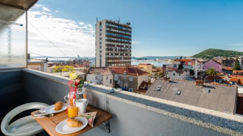 Apartment Kokolo with sea view, Split (photo 5)