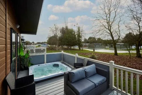 The Yorkshire Burrow Lodge with Hot Tub photo 2