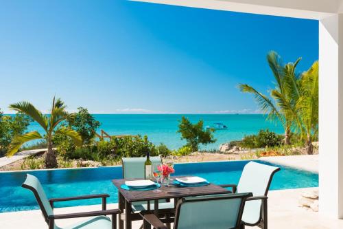 Miami Vice Two 2BR Luxe Waterfront with Kayaks & Views – khách sạn tại Five Cays