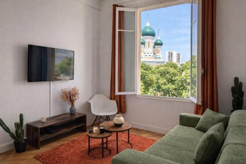 Appartement cosy avec vue cathédrale, cœur de Nice – khách sạn tại Le Piol
