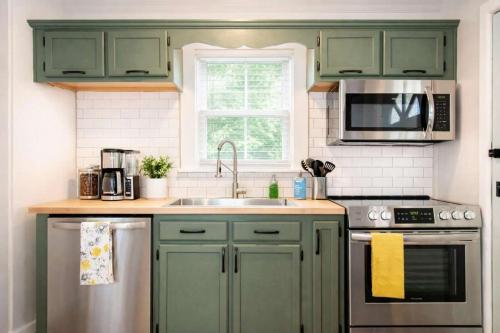 Charming home near Churchill Ds and Expo Center in Louisville, USA