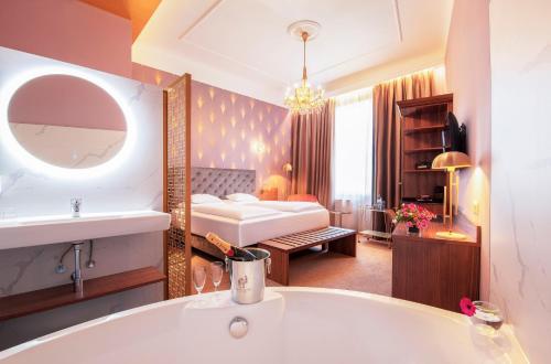 room detail thumbnail 2