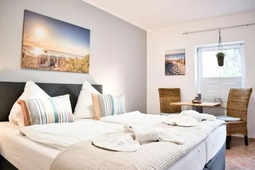 Doppelzimmer Zappelaal mit Küche by Pharus Appartements in Ostseebad Koserow, Deutschland