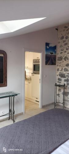 Gîte de la Source, Domaine de la Méouge, piscine et accès direct rivière (Gite de la Source, Domaine de la Meouge, piscine et acces direct riviere) in Barret-sur-Méouge
