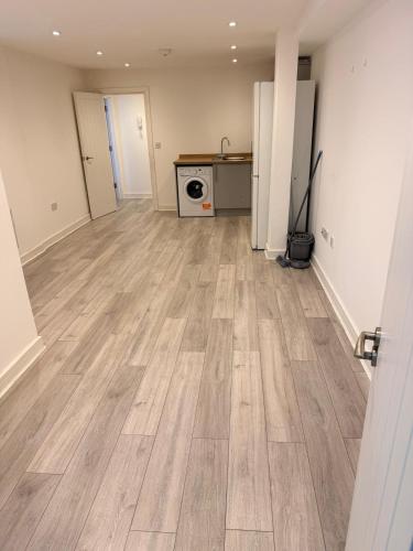 Epsom High Street Apartment 6