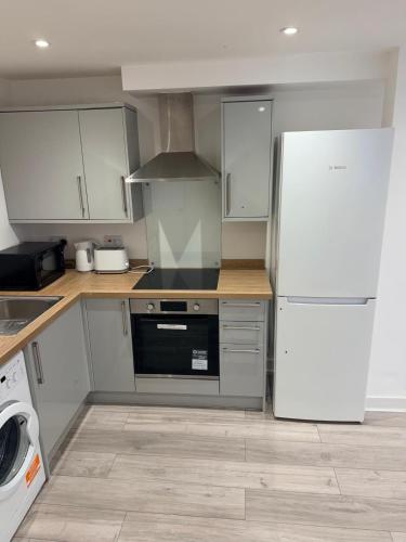 Epsom High Street Apartment 6