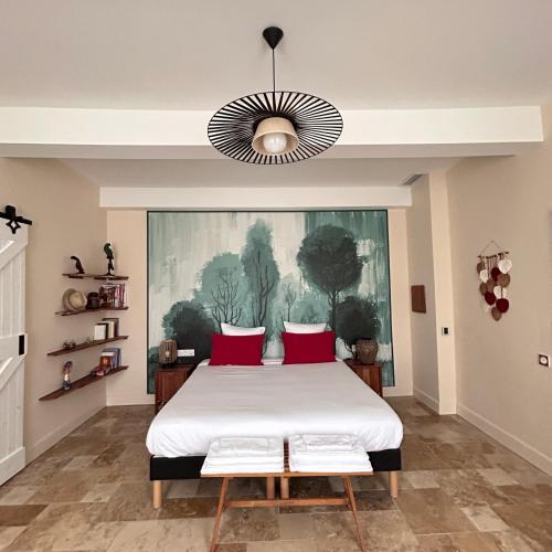 King Room with Roll-In Shower - Disability Access