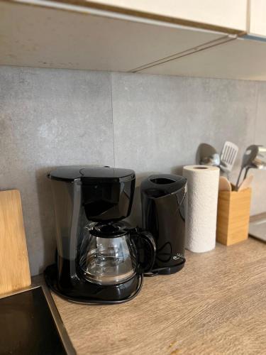 Iekārtas, modernes Monteurzimmer mit zwei Einzelbetten in Laudenbach (Rhein-Neckar)