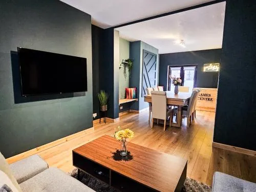 Luxe Retreat - Steps from Stadium - Pool Table, Ping Pong, Football Table photo 2