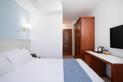 Hotel Blumarea, BW Signature Collection Room Type - Small Double Room - Non-Smoking