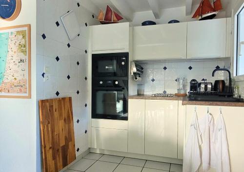 مطبخ, ESTIVALES 30- Maison mitoyenne pour 6 personnes in كابريتون