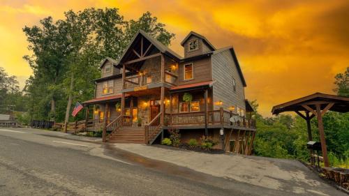 Wanderer by AvantStay Sleeps 26 A Custom Smokies Cabin in Pigeon Forge, USA