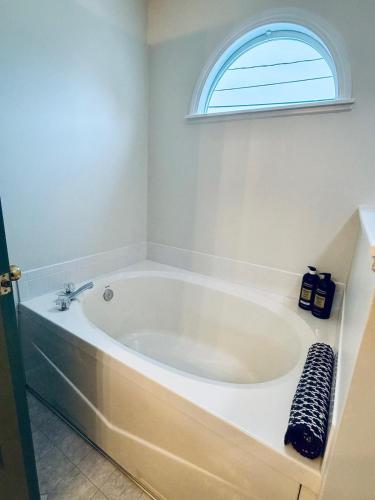 Premier 3BR Retreat - CVNP, Blossom & Boston Hills in كيوياهوجا فالز