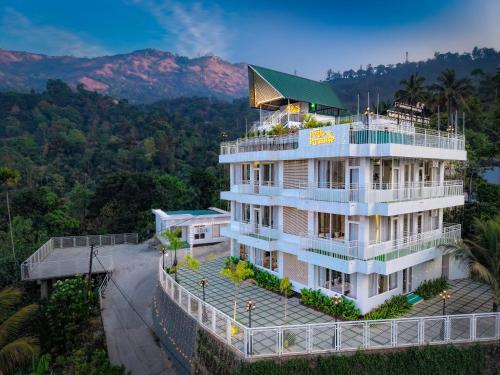 Munnar Peak Paradise