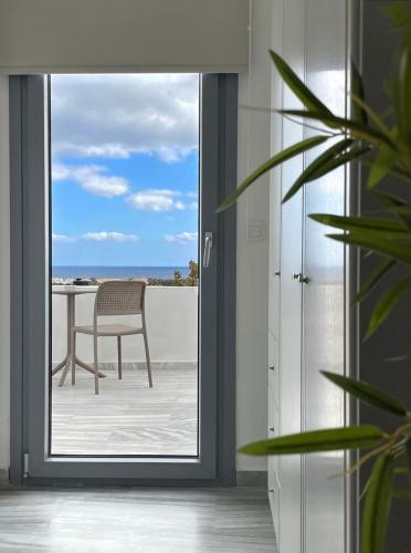 DL Santorini – Monolithos-Beach, UT