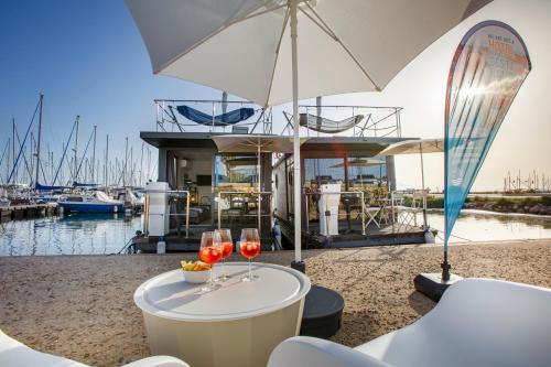 Facilities, The Homeboat Company Sant'Elmo-Cagliari in Elia