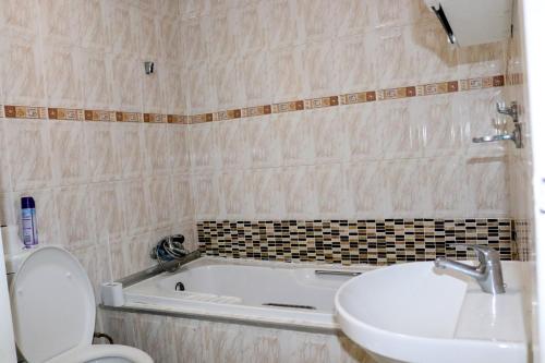 Bathroom, Sweet Home Guesthouse in Amalinda