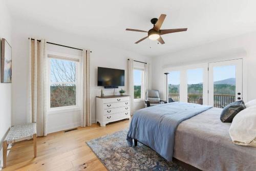 Peaceful Mountain View Home | Hot Tub | EV Charger - image 11