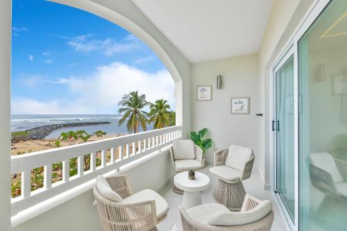 Elegant 1BR Retreat w- King Bed & Balcony in 多拉多