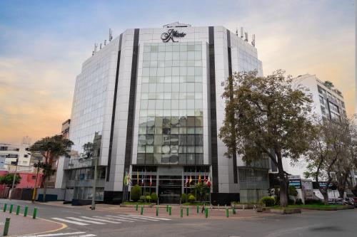 Exterior view of Hotel Jose Antonio