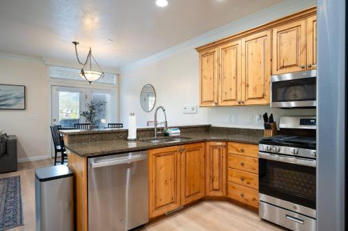 Snowbasin Lakehouse LS27 Ski Getaway Hot Tub in Hantsvila (UT)