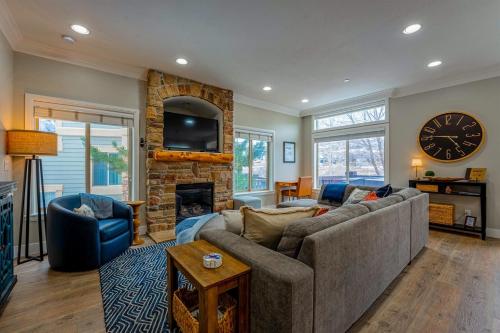 Heavens Gate LS48 Ski Retreat Hot Tub & Views in Hantsvila (UT)