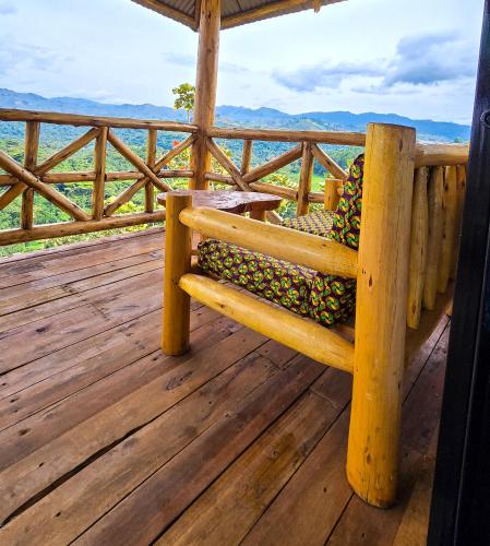 Okolí, Bwindi Neckview Lodge in Kanungu
