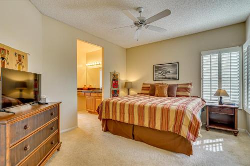 3 Mi to Sabino Canyon! Snowbird Escape w/ Pool in Catalina Dombok