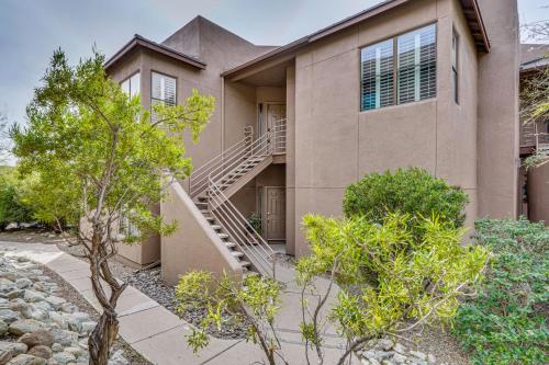 3 Mi to Sabino Canyon! Snowbird Escape w/ Pool in Catalina Dombok