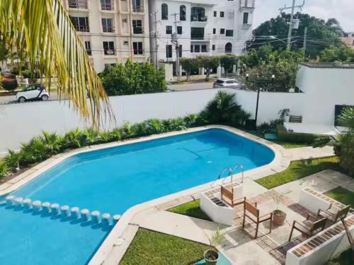 Comfortable and spacious private room with pool