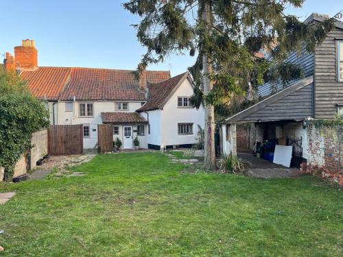 Harleston Norfolk Suffolk border Historic Cottage in 哈爾斯頓