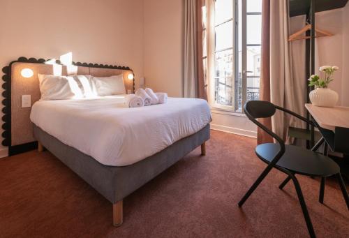 客室内ベッド, リシュリュー ホテル (Richelieu Hotel) in マントン