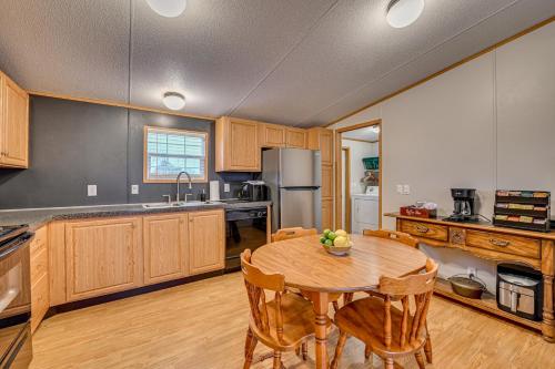 Boat, Fish, Hike & Explore: Cozy Home in Bronston in Burnside (KY)