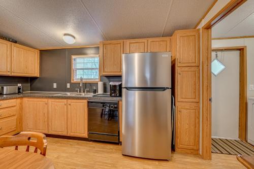 Boat, Fish, Hike & Explore: Cozy Home in Bronston in Burnside (KY)