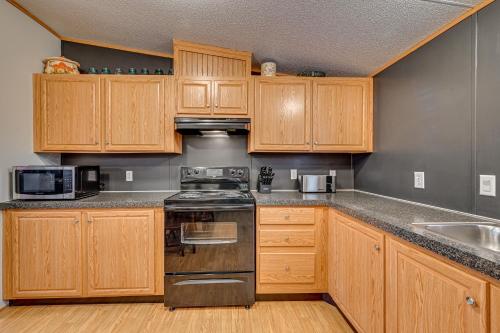 Boat, Fish, Hike & Explore: Cozy Home in Bronston in Burnside (KY)