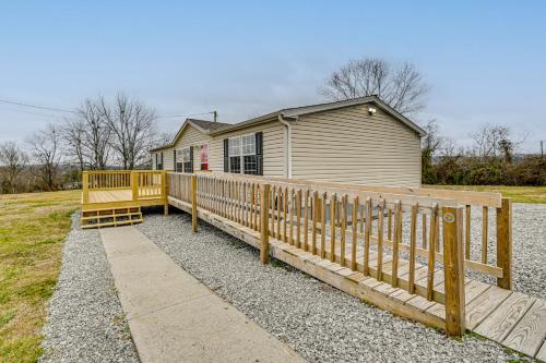Boat, Fish, Hike & Explore: Cozy Home in Bronston in Burnside (KY)