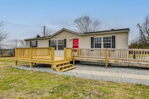 Boat, Fish, Hike & Explore: Cozy Home in Bronston in Burnside (KY)