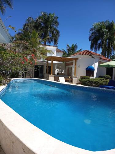 Villas Carela, Villas Privadas con Piscina y Jacuzzi a 2 Minutos de la Playa de Cabarete – khách sạn tại Bãi biển Cabarete