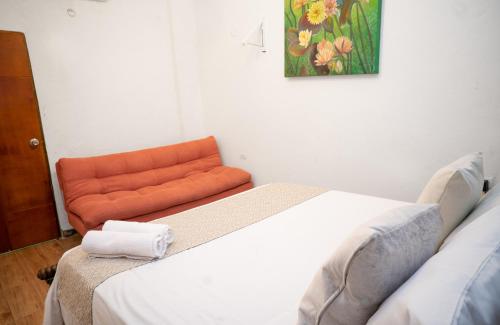 Casa Quero 915 4BR House Old City rooftop jacuzzi AC full Wifi - image 2