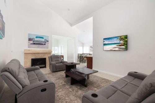 Spacious Family Home w Kids Playset And Fire Pit in San Carlos