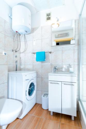 Apartment Kokolo with sea view - image 6