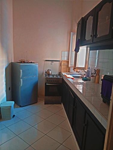 City center air-conditioned Studio Well equipped with 5G WIFI and smart tv (City Center 5G Tech Suite 5min to Beach, 1min to Souk El Had, 7 Step Osmosis Water, MegaLife 25L and) in 암세르나트