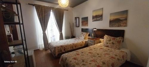 2 twin beds