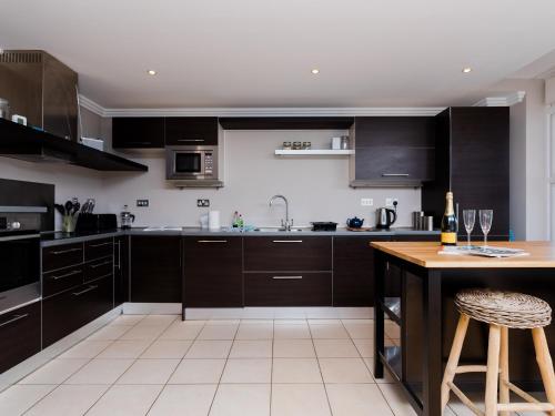 16 Marinus, Cowes (photo 4)