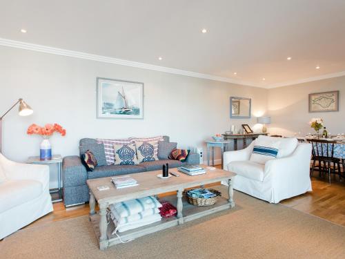 16 Marinus, Cowes (photo 5)