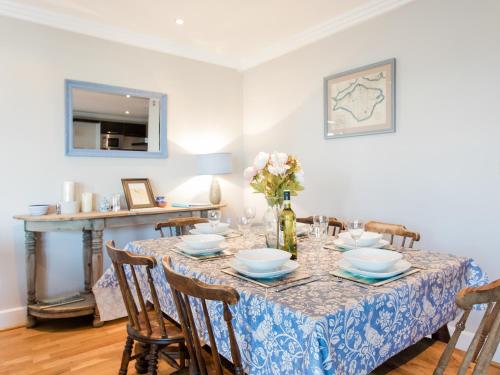 16 Marinus, Cowes (photo 6)