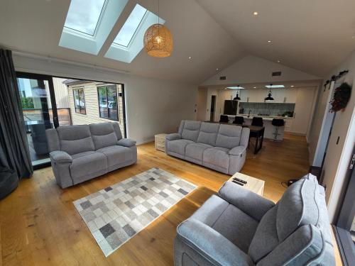 Near new 4 bed 2 bath house in Hanleys Farm, Queenstown in The Remarkables