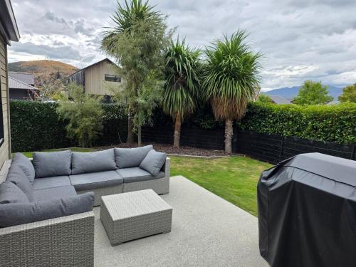 Near new 4 bed 2 bath house in Hanleys Farm, Queenstown in The Remarkables