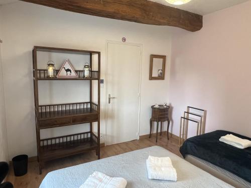 1 double bed, 1 twin bed
