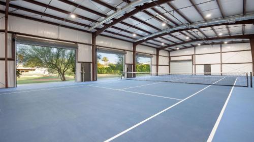 Starlight Estate by AvantStay 26 People Architectual Mansion w Pool Tennis Court Game Room in Bermuda Dunes, Vereinigte Staaten von Amerika